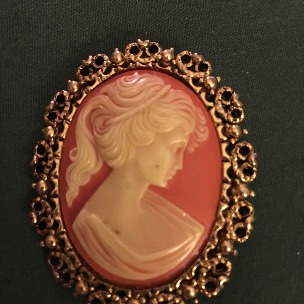 Lady cameo with ponytail
